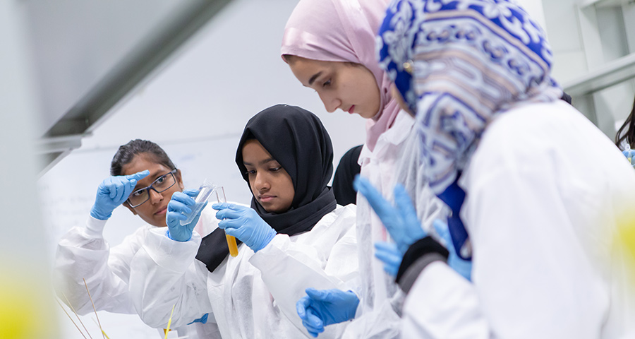 Students learn about Biological Sciences at Experience CMU-Q