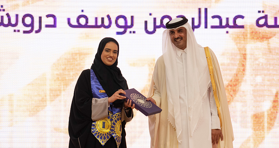 Aisha Fakhroo receives a platinum Education Excellence Award from the Amir of Qatar, Sheikh Tamim