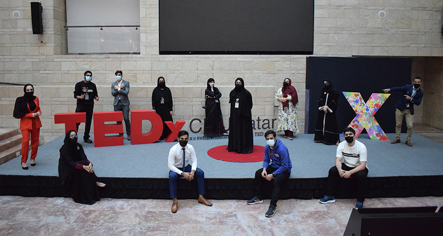 Jawaria Abbas (on the red circle), Thanos Sardellis (far right) and the CMU-Q student organizing team.