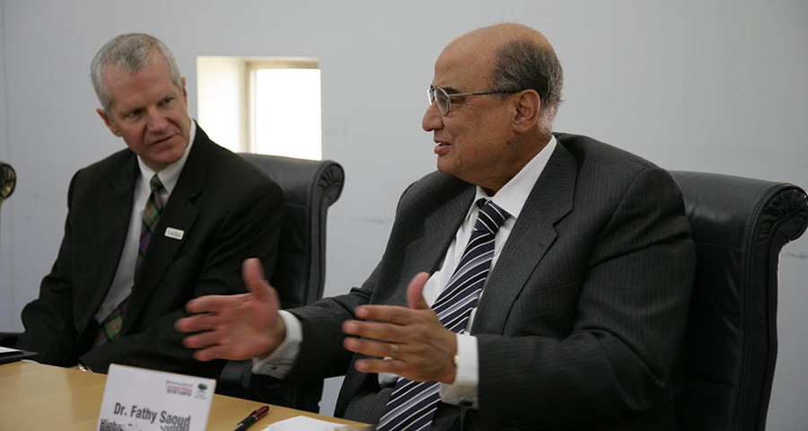 Former CMU-Q dean Chuck E. Thorpe and Dr. Fathy Saoud, introducing the new information systems program at CMU-Q in 2008.