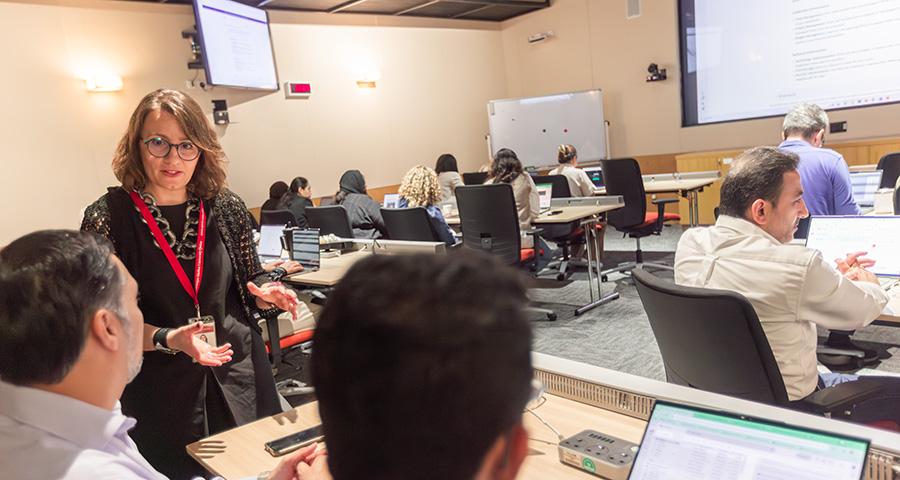 Reya Saliba answers questions from CMU-Q community members on using of generative AI tools effectively 